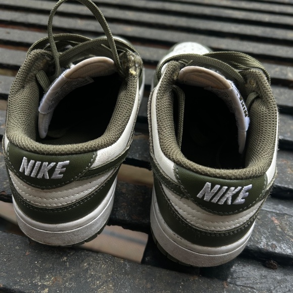 NIKE Women Dunk Low Medium Olive - Picture 7 of 9